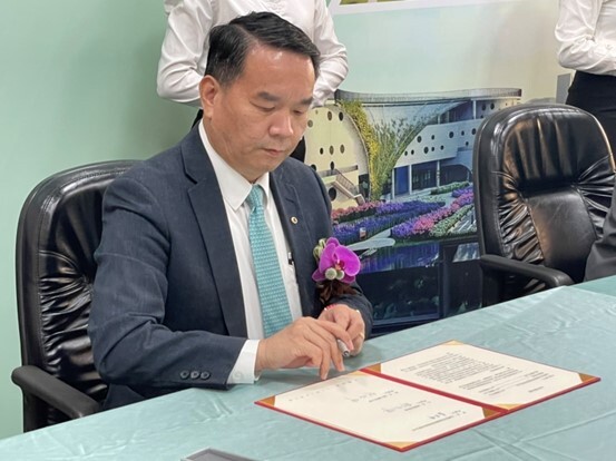 校長簽署合作備忘錄