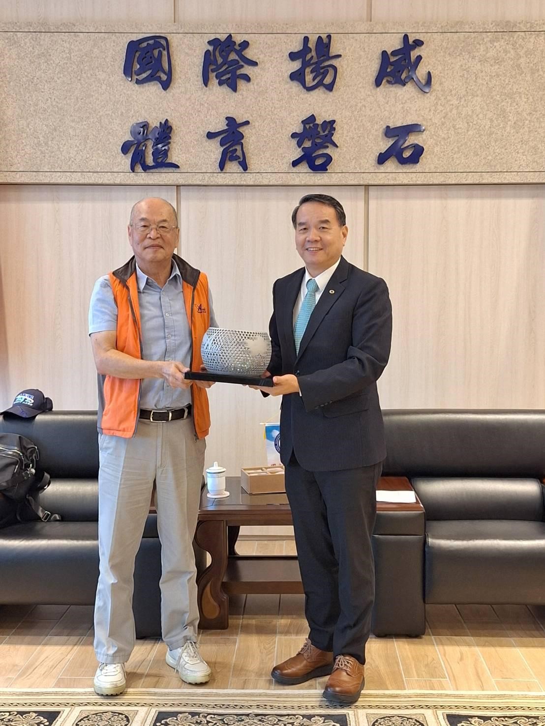 3D 列印鋁合金鏤空球體贈禮