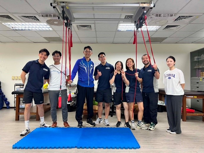 本校師生與香港中文大學代表團合照