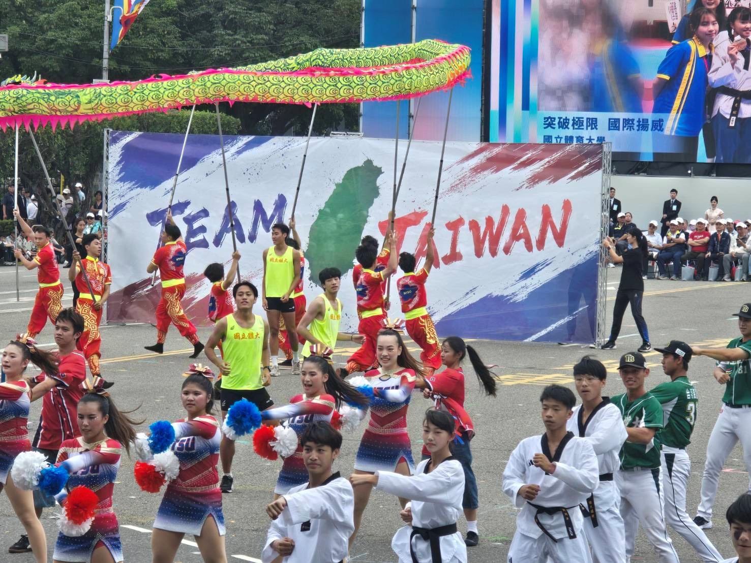 本校同學國慶表演