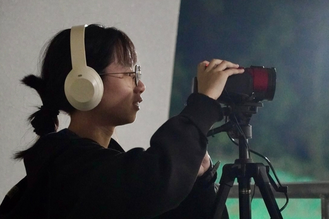 攝影師工作照。國體大產經系提供