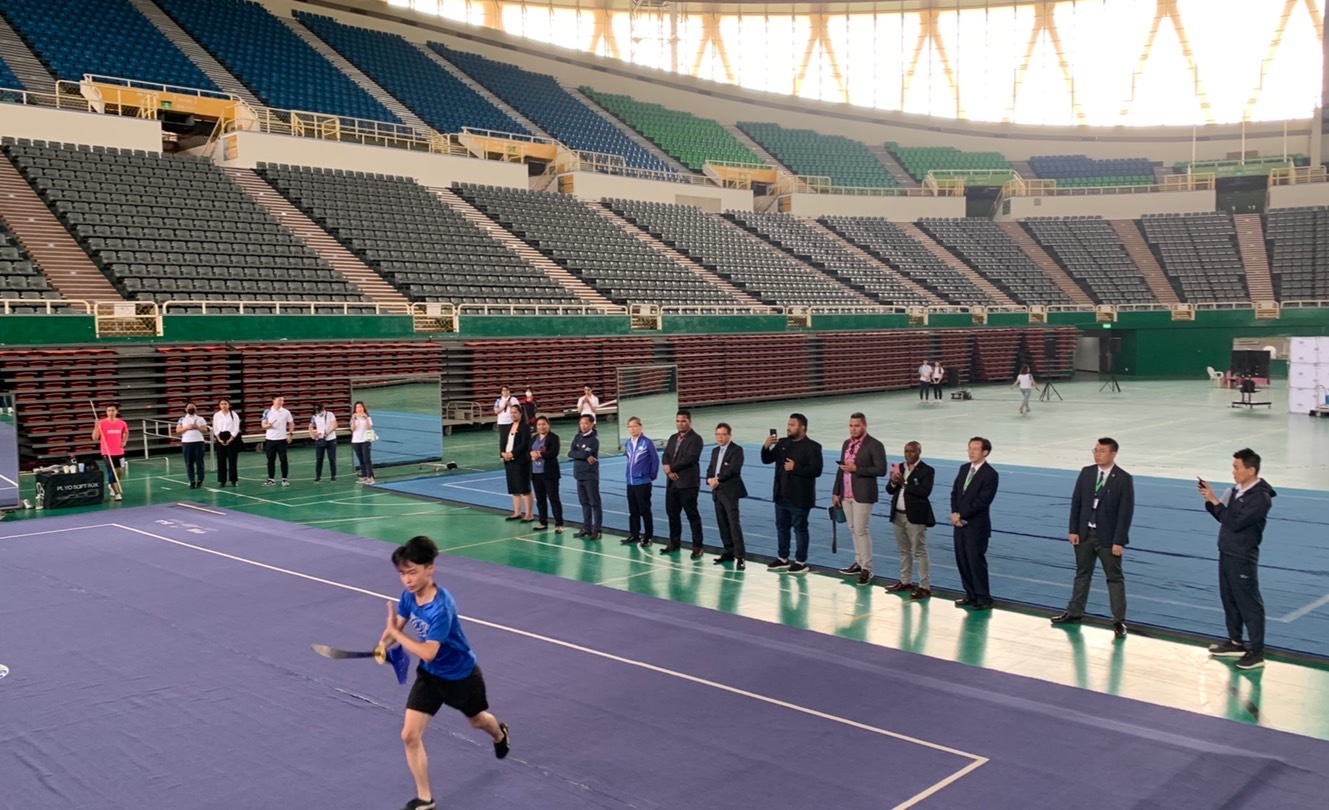 訪問團一行參觀本校武術隊學生表演