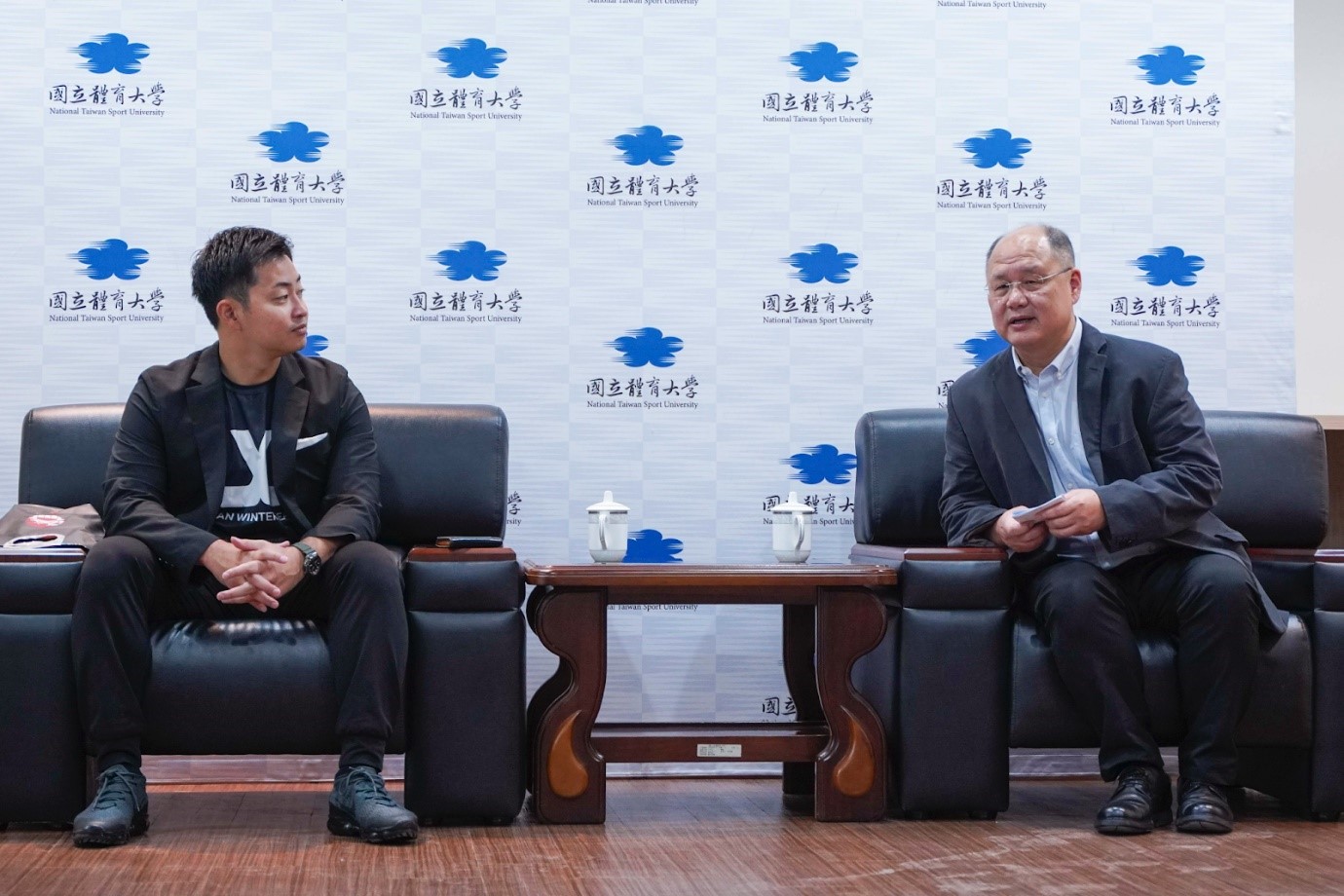 日本冬季聯盟棒球賽鷲崎一誠代表與國立體育大學黃東治副校長會面