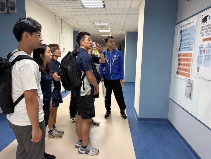 本校師生與香港中文大學代表團交流